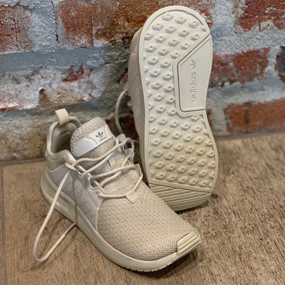 Girls sneakers